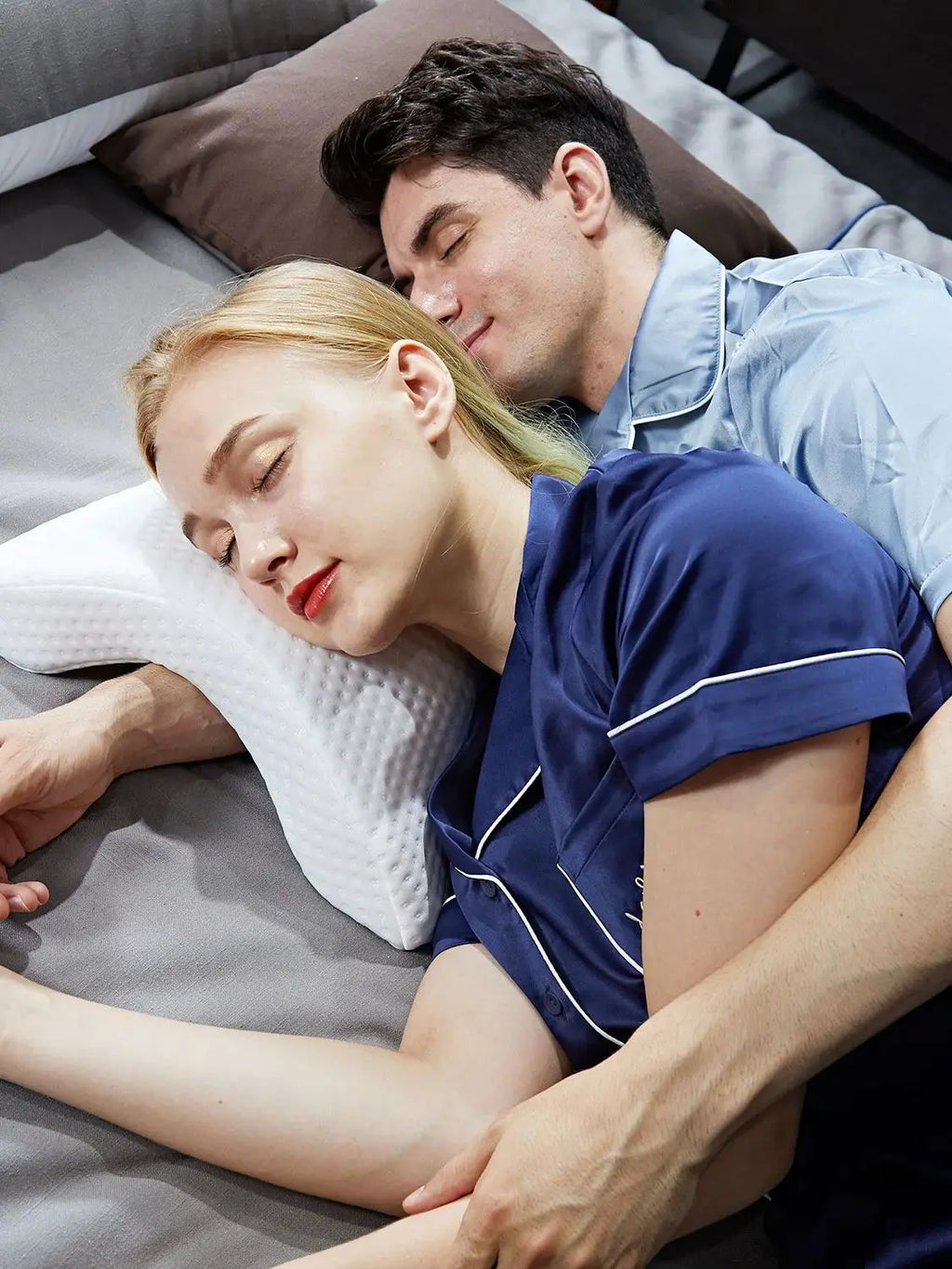 Nordic Nomad Cuddle Pillow – with arm tunnel